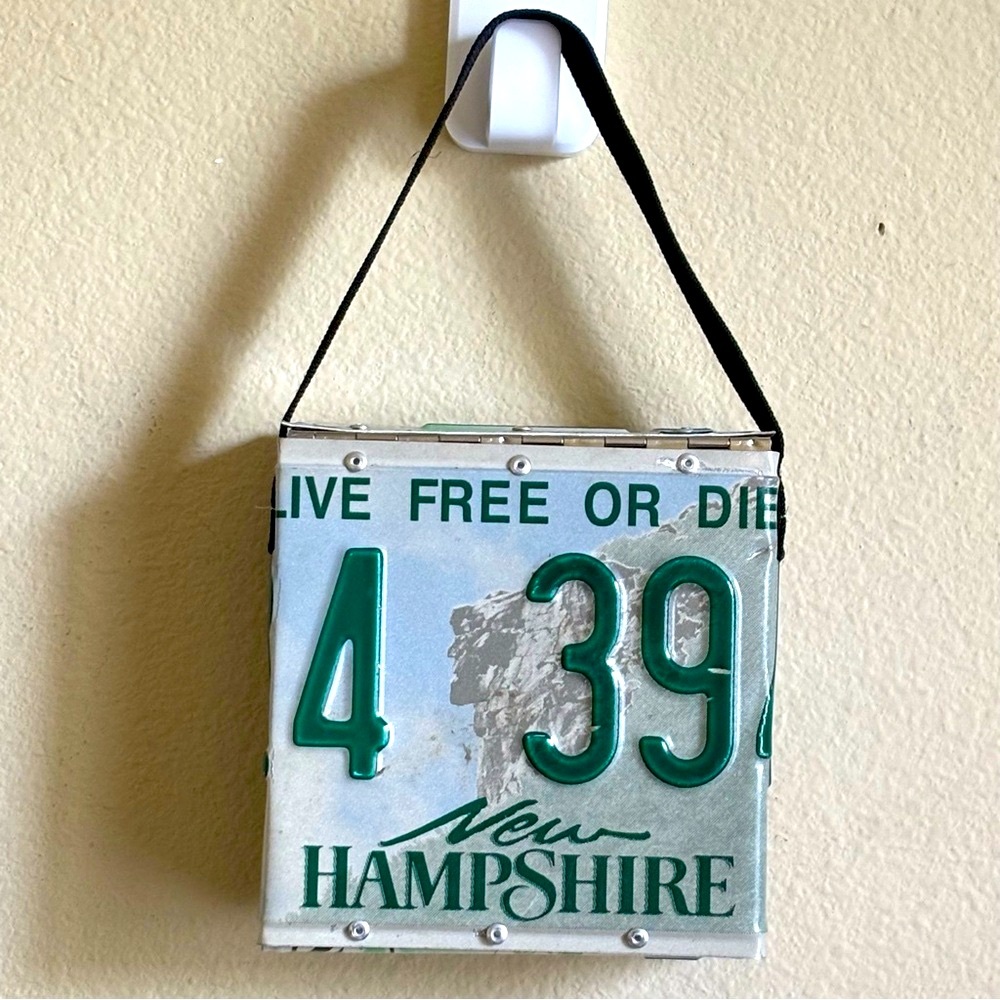 License Plate Purse - Picture 2 of 13